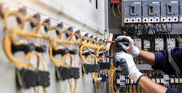 Professional Electrician technician working in Campbell, CA
